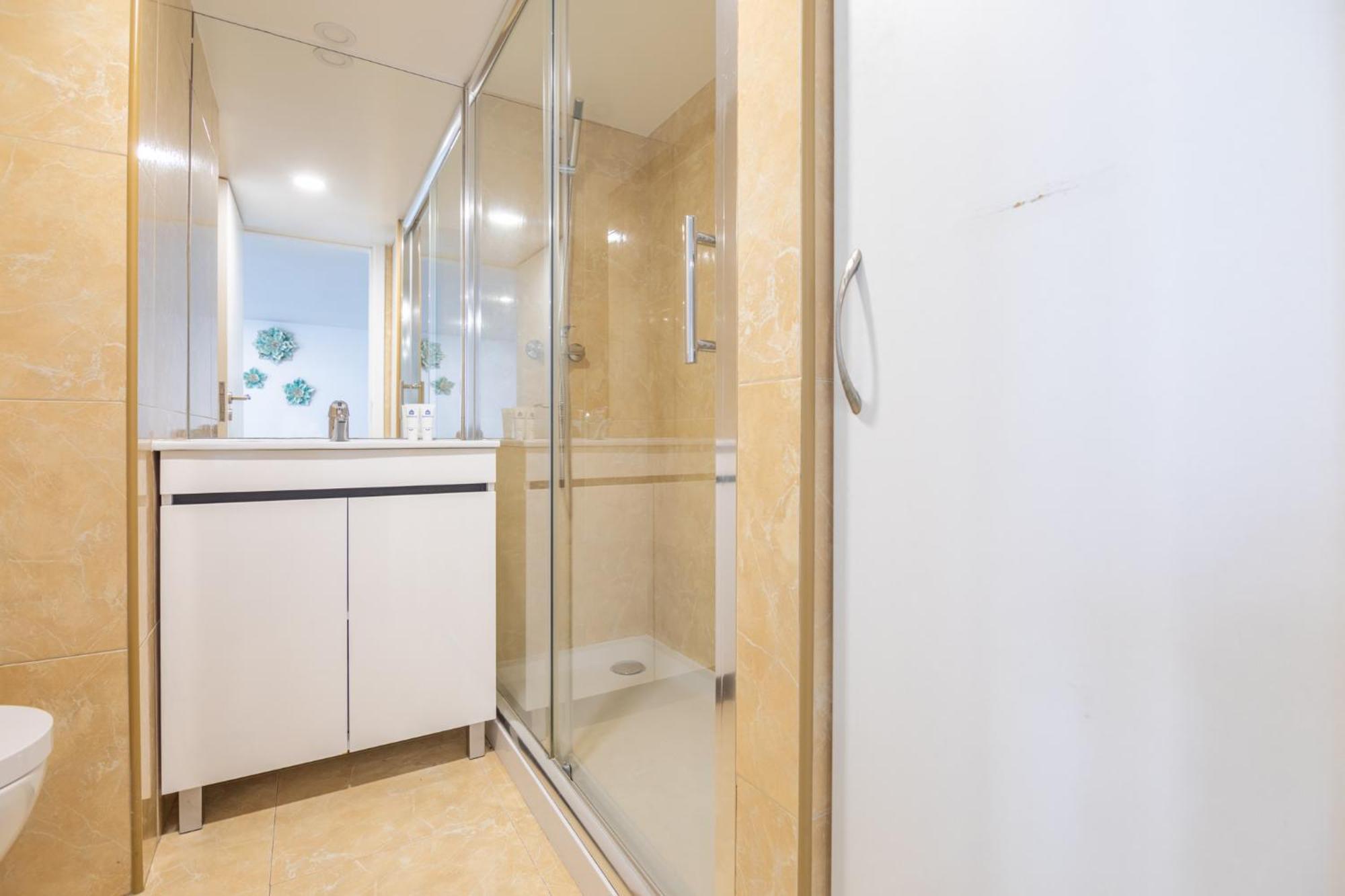 Deluxe Spacious Flats W Mezzanine By Host Wise Lägenhet OOporto Rum bild